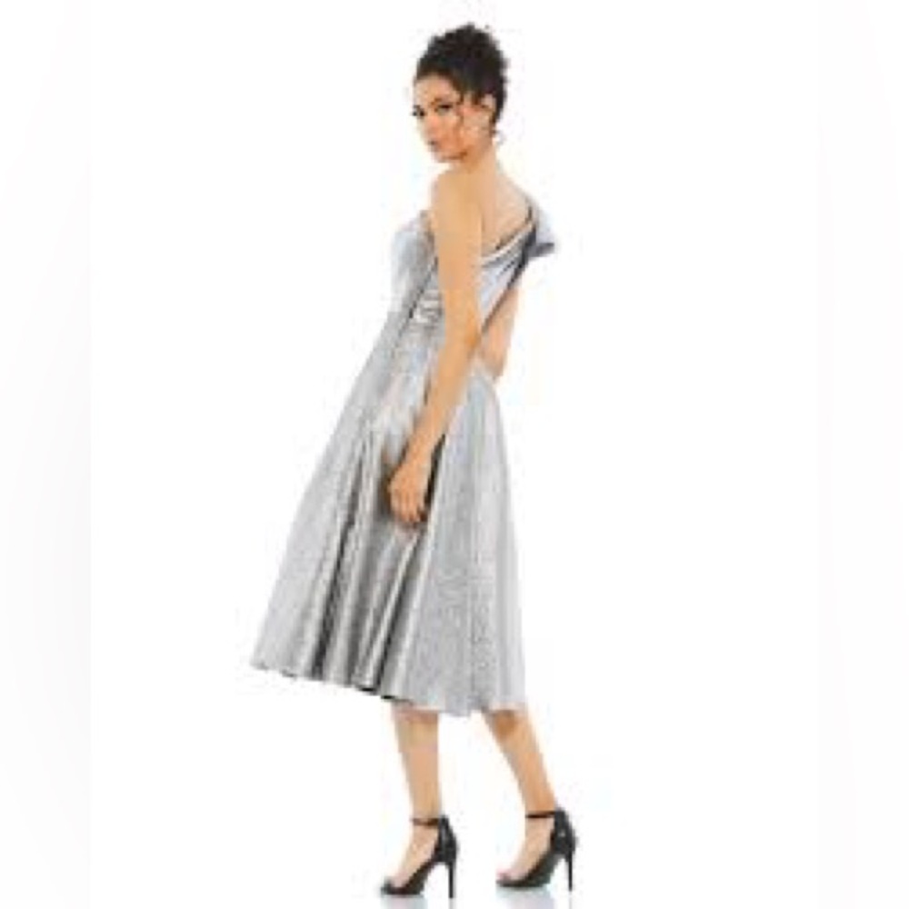 NWT SIZE 4 Mac Duggal Glittering One Shoulder Silver Dress - Picture 2 of 8